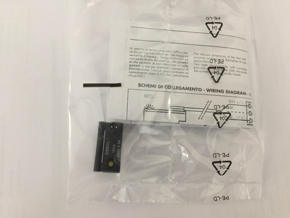 SM2C5-G SENSORE MAGNETICO ANALOGO SERIE "DSM", CON CONNETTORE 2 POLI , CIRCUITO C, TENSIONE MASSIMA DI FUNZIONAMENTO 220V , NO CAVO - 1211500097 -